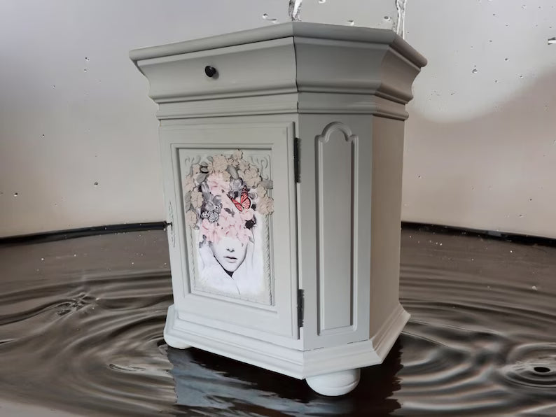 Vintage Kommode mit Blumenmotiv & 3D-Blüten – romantischer Beistellschrank | Flower