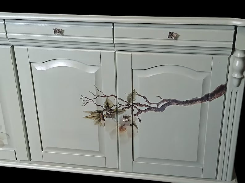 Vintage Sideboard aus Massivholz | Landhausstil | Salbeigrün mit Magnolienmotiv | Mirelle