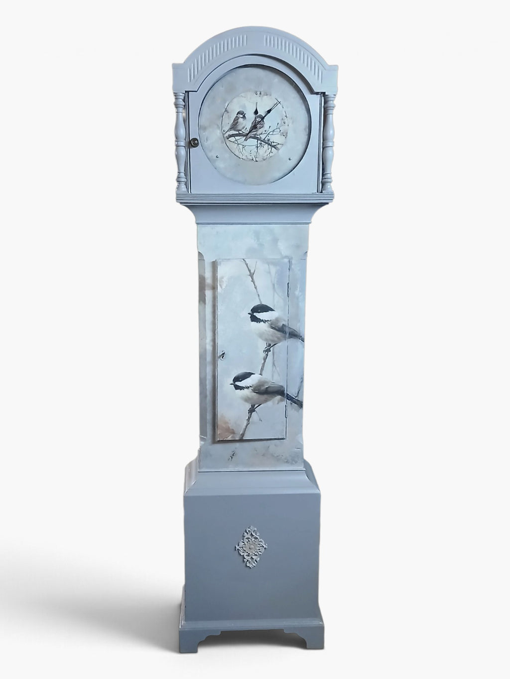 Vintage Standuhr „Elowen“ mit Vogelmotiv – aufgearbeitetes Möbel-Unikat