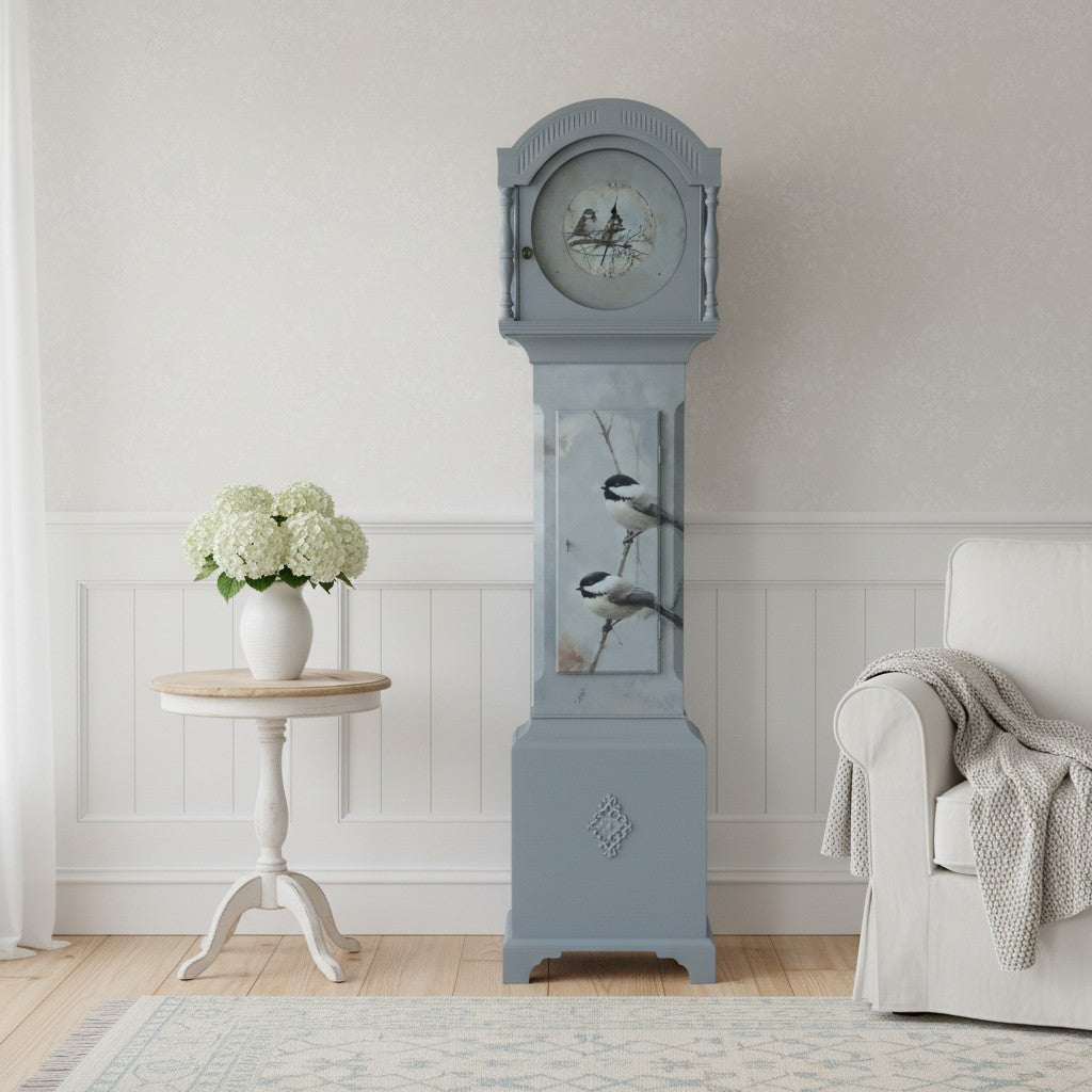 Vintage Standuhr „Elowen“ mit Vogelmotiv – aufgearbeitetes Möbel-Unikat