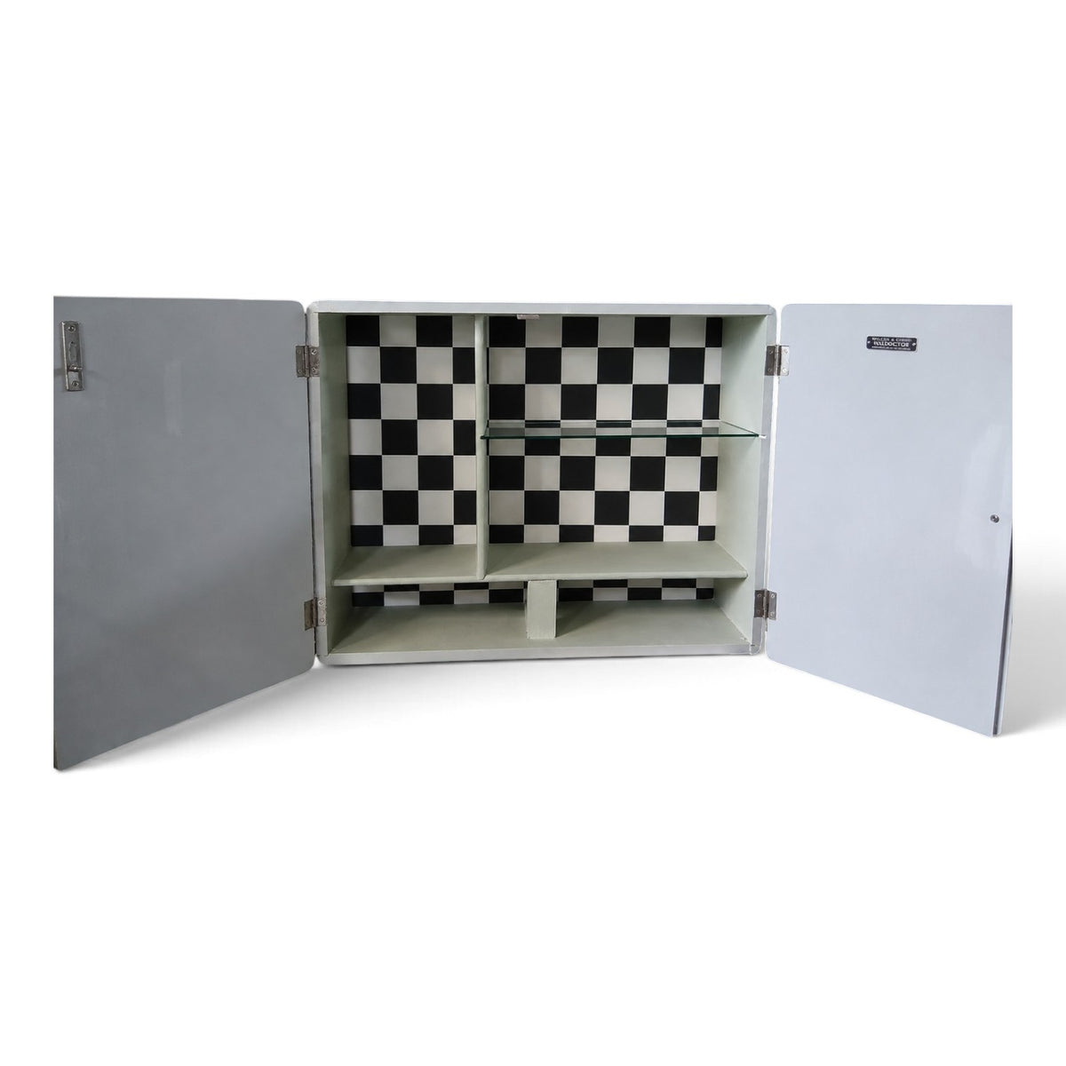 Vintage Hängeschrank mit Glaseinlegeboden – märchenhafter Wandschrank mit Karomuster – Bonnie