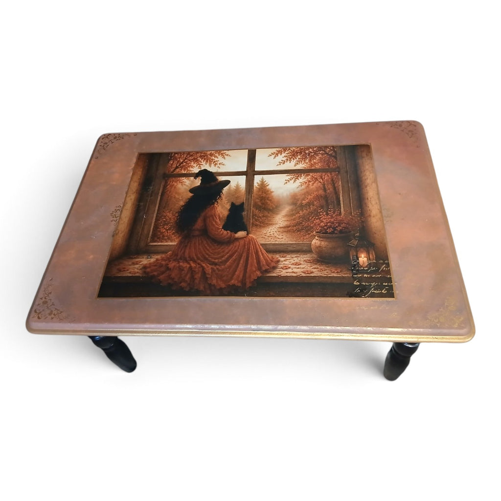 Vintage Couchtisch mit mystischem Motiv – Hazel | Einzelstück