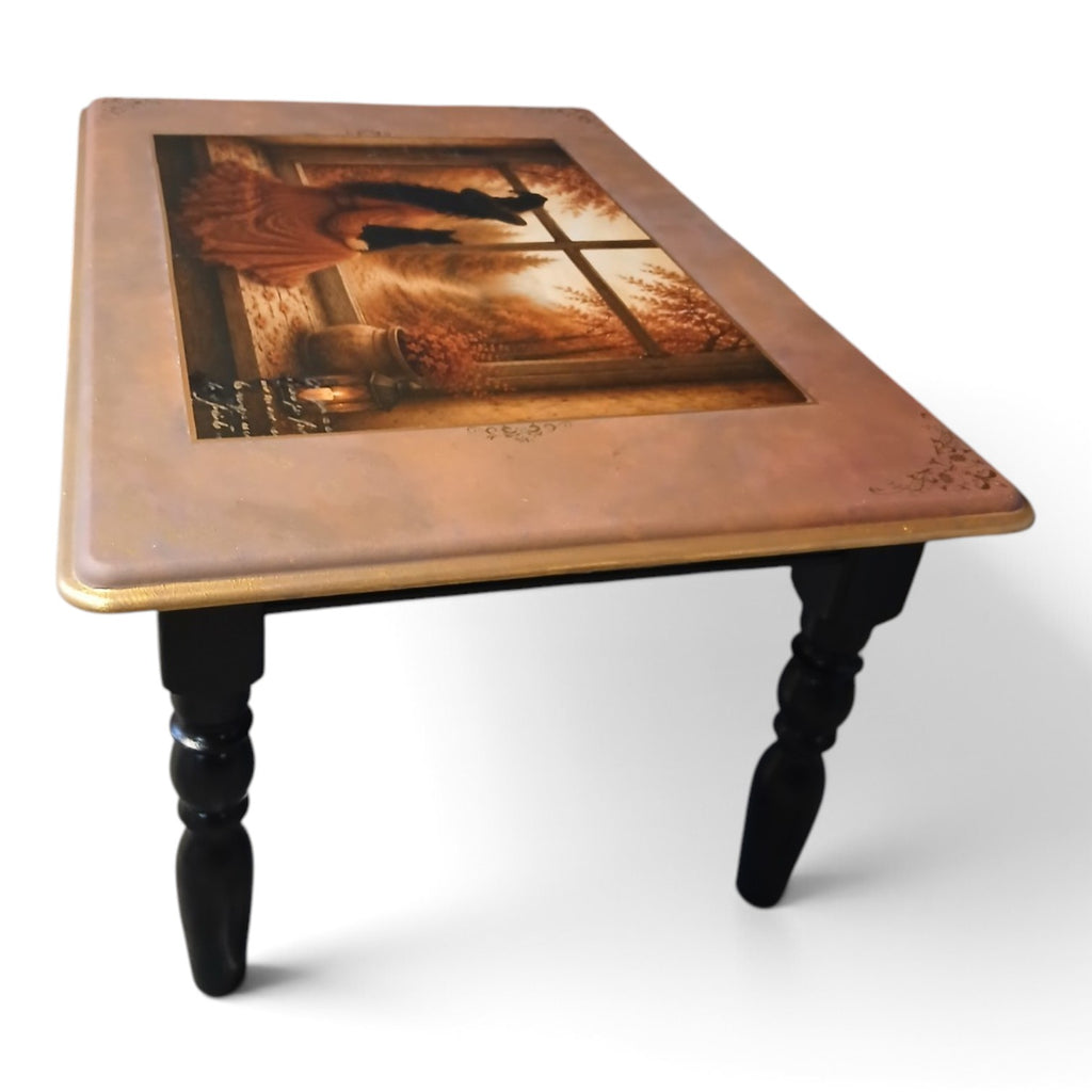 Vintage Couchtisch mit mystischem Motiv – Hazel | Einzelstück